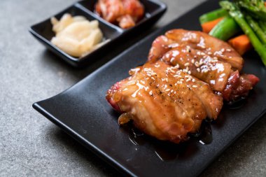 Teriyaki chiciken biftek - Asya gıda tarzı
