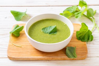 Ispanak çorba kasesi - sağlıklı gıda tarzı