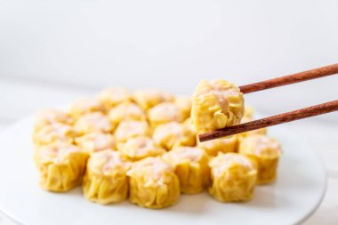 Karides Çince buğulanmış Dumpling sos ile