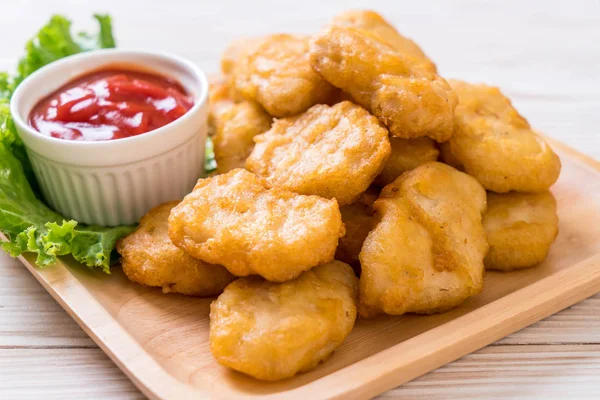 Soslu tavuk nugget, sağlıksız yemek.