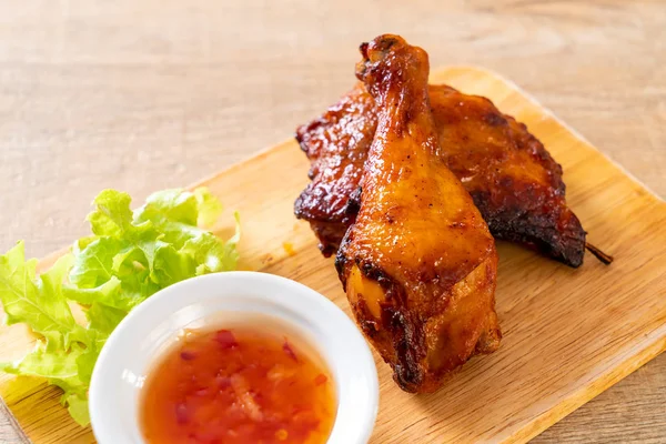 Masada ızgara ve ızgara tavuk.