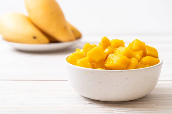 Fresh Golden Mangoes Bowl — Stock Photo, Image