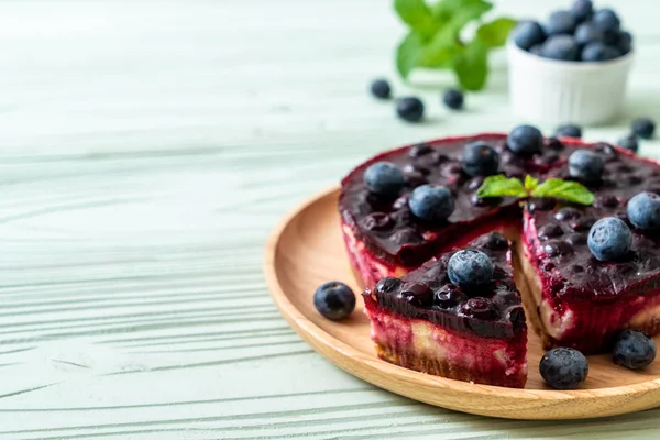 Hausgemachter Blaubeerkäsekuchen Auf Holz Hintergrund — Stockfoto