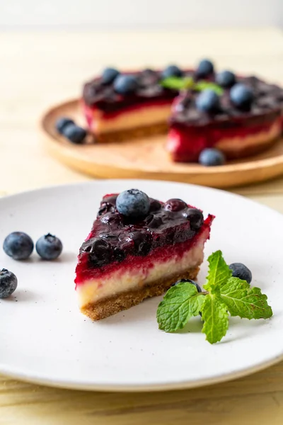 Kue Keju Blueberry Buatan Sendiri Dengan Latar Belakang Kayu — Stok Foto