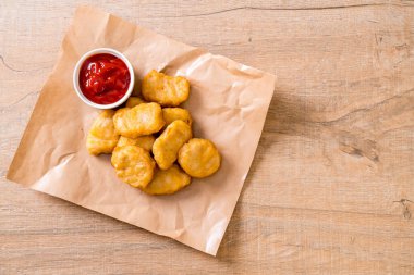 Soslu tavuk nugget, sağlıksız yemek.