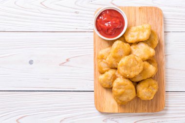 Soslu tavuk nugget, sağlıksız yemek.