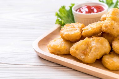 Soslu tavuk nugget, sağlıksız yemek.