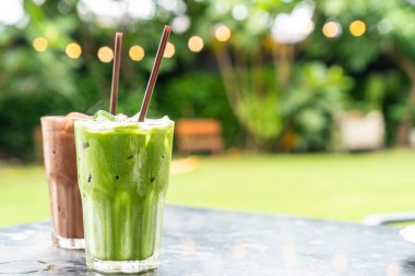 Çikolatalı süt ve sütlü restoran ve kafe buzlu yeşil çay Iced