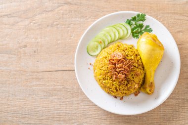 Tavuk - Müslüman gıda tarzı ile Müslüman sarı pirinç