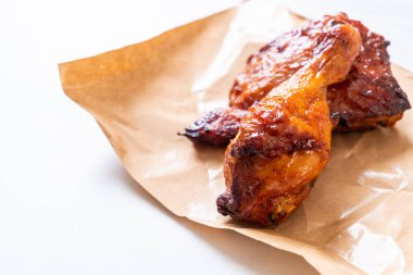 Masada ızgara ve ızgara tavuk.