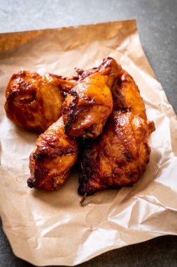 Masada ızgara ve ızgara tavuk.