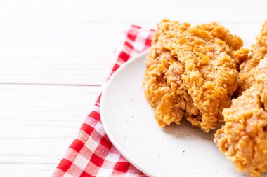 Kızarmış tavuk yemeği - abur cubur ve sağlıksız yemek