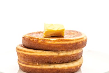 Beyaz backgorund izole tereyağlı gözleme