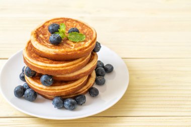 Taze yaban mersinli gözleme.