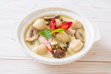 Balık top - Tay gıda ile yeşil köri