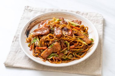 tavada kızartılmış yakisoba noodle pork - Asya gıda tarzı ile