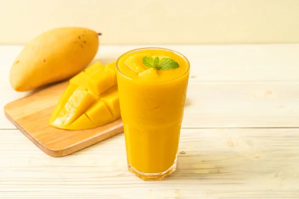 Fresh Mango Smoothies Healthy Food Drink Concept — Stock Photo, Image