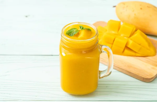Taze Mango Smoothies Sağlıklı Yiyecek Içecek Konsepti — Stok fotoğraf