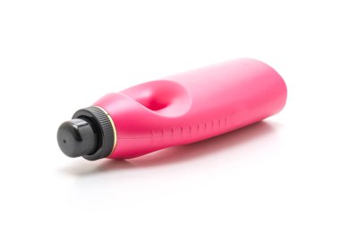 Beyaz arka plan üzerinde izole plastik deterjan şişeleri