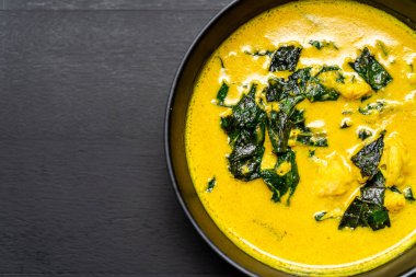 Tay çorbası ile Yengeç ve Hindistan cevizi sütü - Tay gıda tarzı köri