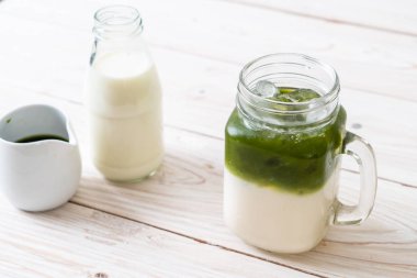 Buzlu kibrit yeşil sütlü latte.