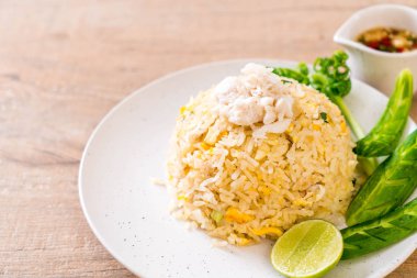 Sebzeli kızarmış pirinç.