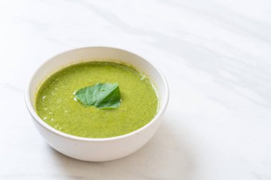 Ispanak çorba kasesi - sağlıklı gıda tarzı