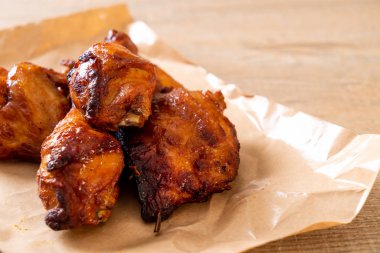 Masada ızgara ve ızgara tavuk.