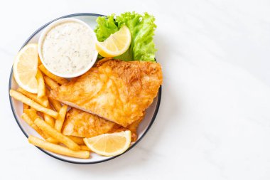 Balık ve cips - sağlıksız gıda