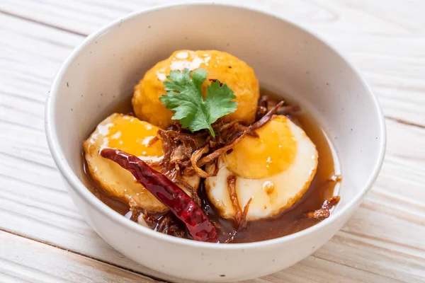 Tamarind soslu haşlanmış yumurta veya tatlı ve ekşi yumurta.
