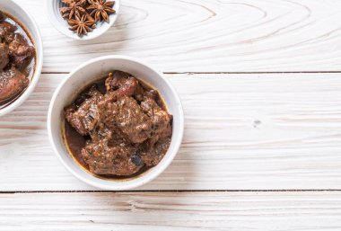 herb - Phuket Tayland geleneksel gıda tarzı ile domuz eti güveç