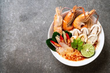 Baharatlı karides çorbası (Tom Yum Goong) - Tay geleneksel gıda