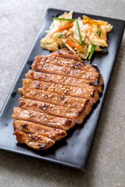 sebze - Asya tarzı ile dilimlenmiş domuz biftek ızgara