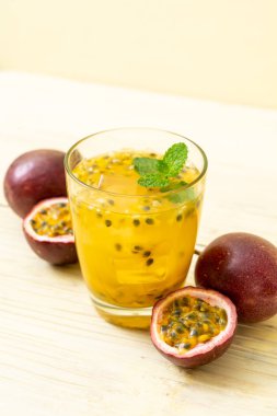 taze ve buzlu meyve suyu - sağlıklı içecek