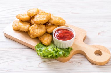 Soslu tavuk nugget, sağlıksız yemek.