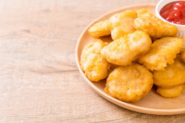 Soslu tavuk nugget, sağlıksız yemek.