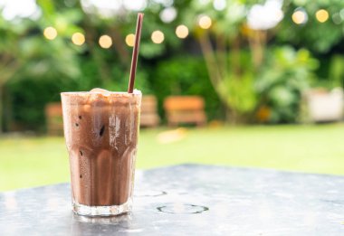buzlu çikolatalı milkshake restoran ve kafe tablo