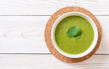 Ispanak çorba kasesi - sağlıklı gıda tarzı