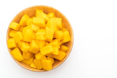 Beyaz arka plan üzerinde izole taze ve altın Mango