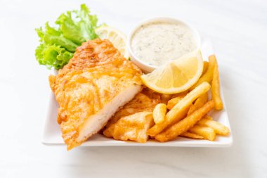 Balık ve cips - sağlıksız gıda