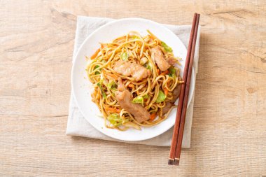 tavada kızartılmış yakisoba noodle pork - Asya gıda tarzı ile