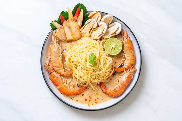 Spicy Shrimps Spaghetti Pasta Tom Yum Goong Italian Fusion Food — Stock Photo, Image