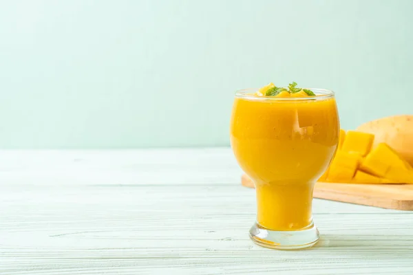 Fresh Mango Smoothies Healthy Food Drink Concept — Stock Photo, Image