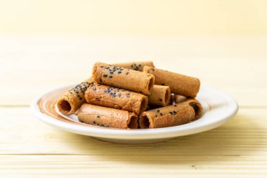 Taylandlı çıtır Hindistan cevizi rolls - Tay tatlı snack