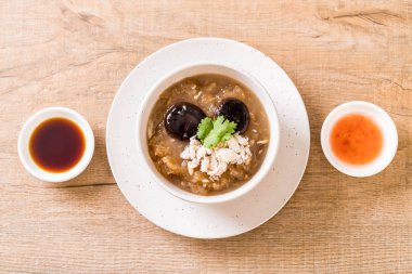 Yengeç kase kırmızı et suyu çorbası kızarmış balık Maw