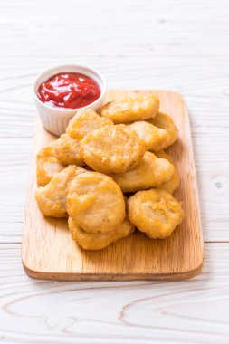 Soslu tavuk nugget, sağlıksız yemek.