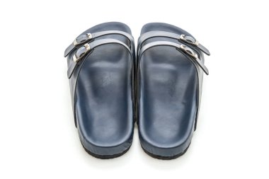 Erkekler beyaz arka plan üzerinde izole sandalet deri