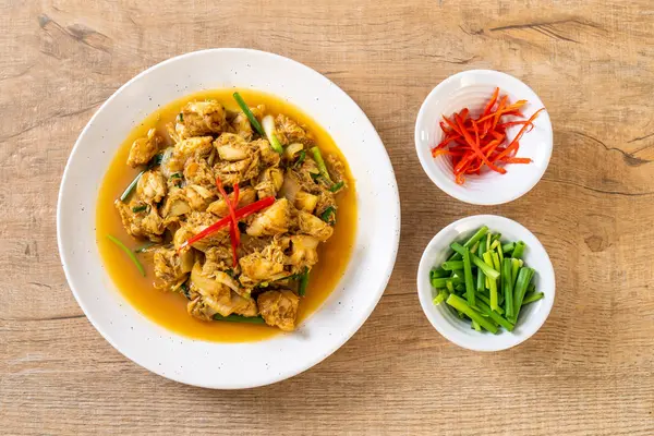 Fried yengeç ile toz köri - Tayland mutfağı