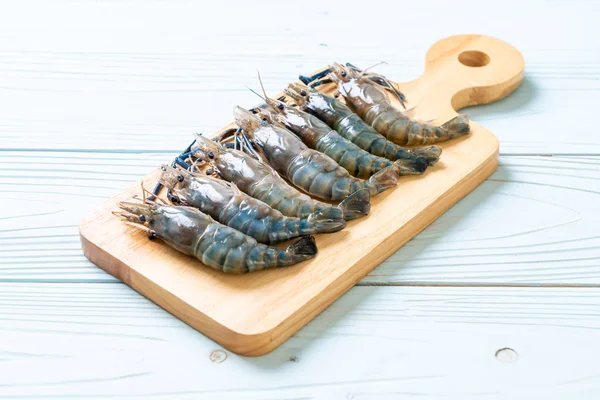 Udang Biru Segar Papan Potong — Stok Foto