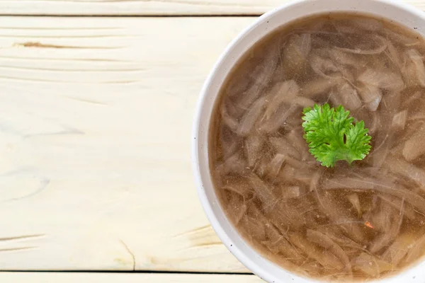 Чаша с луковым супом — стоковое фото